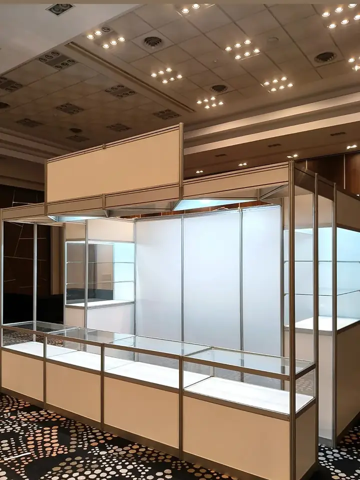 Stand modular con vitrinas